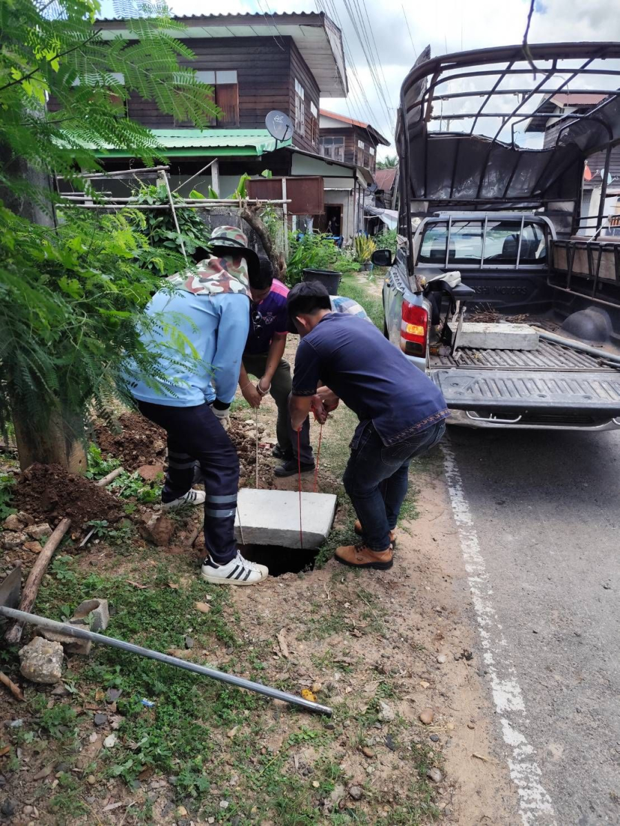 องค์การบริหารส่วนตำบลคำบก ได้ออกช่วยเหลือบรรเทาความเดือนร้อนของประชาชน โดยเปลี่ยนฝารางระบายน้ำใหม่ ณ บ้านกลาง หมู่ 2